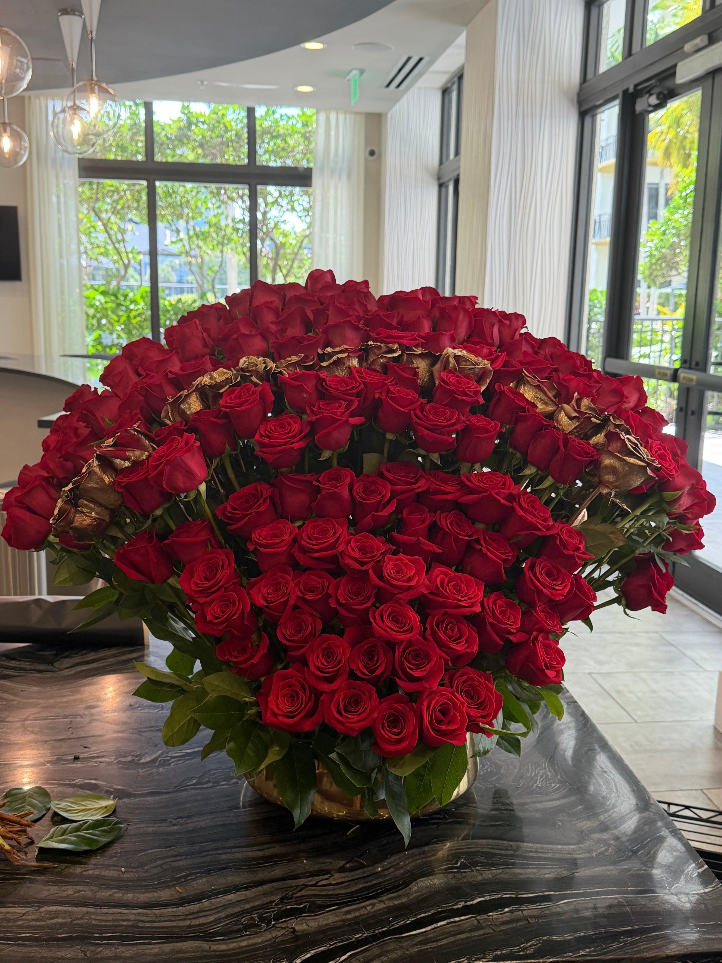 170-200 Roses in ceramic vase