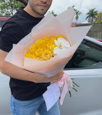 Yellow Roses Hand Bouquet Fresh Flowers Robbin Legacy 