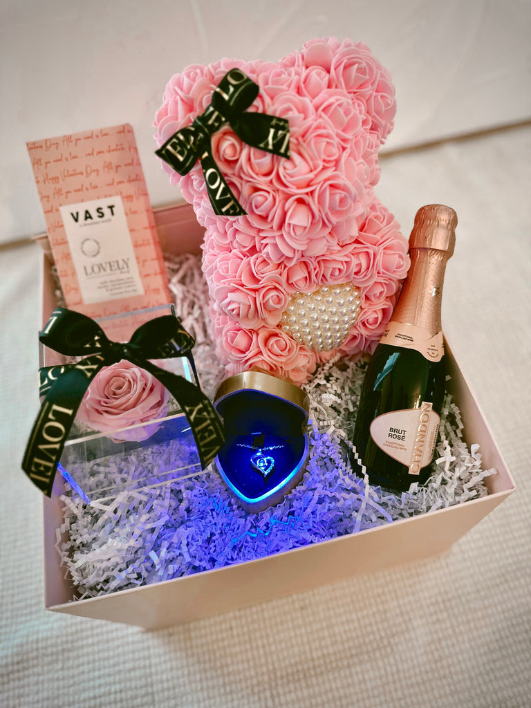 Deluxe Gift Box - Roses That Last a Year/Preserved Roses..