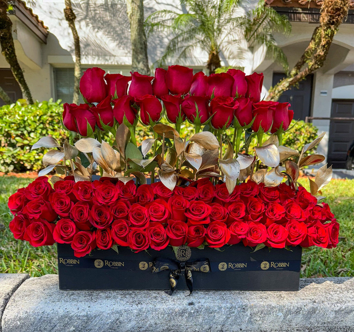 80 Fresh Roses Flowers In Rectangle Box Miami Florida.. Robbin Legacy 