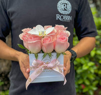 Fresh Roses flowers Medium Box Miami Florida.. Fresh Flowers Robbin Legacy 